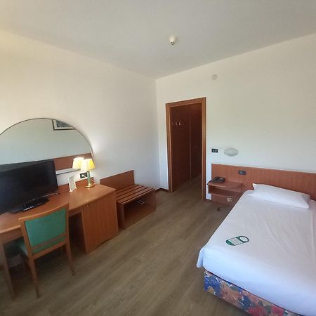 Hotel Cristallo أوديني المظهر الخارجي الصورة