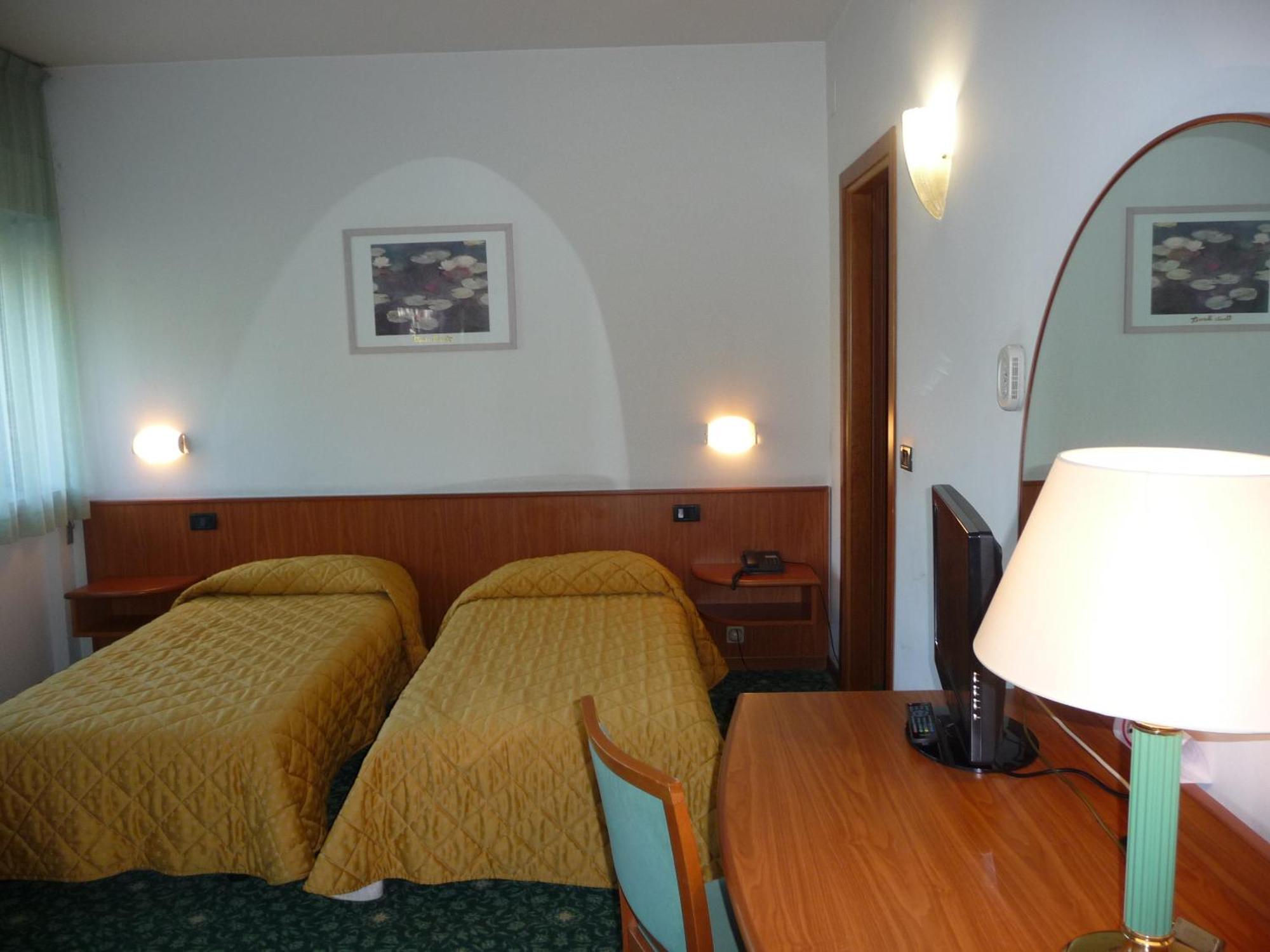 Hotel Cristallo أوديني المظهر الخارجي الصورة
