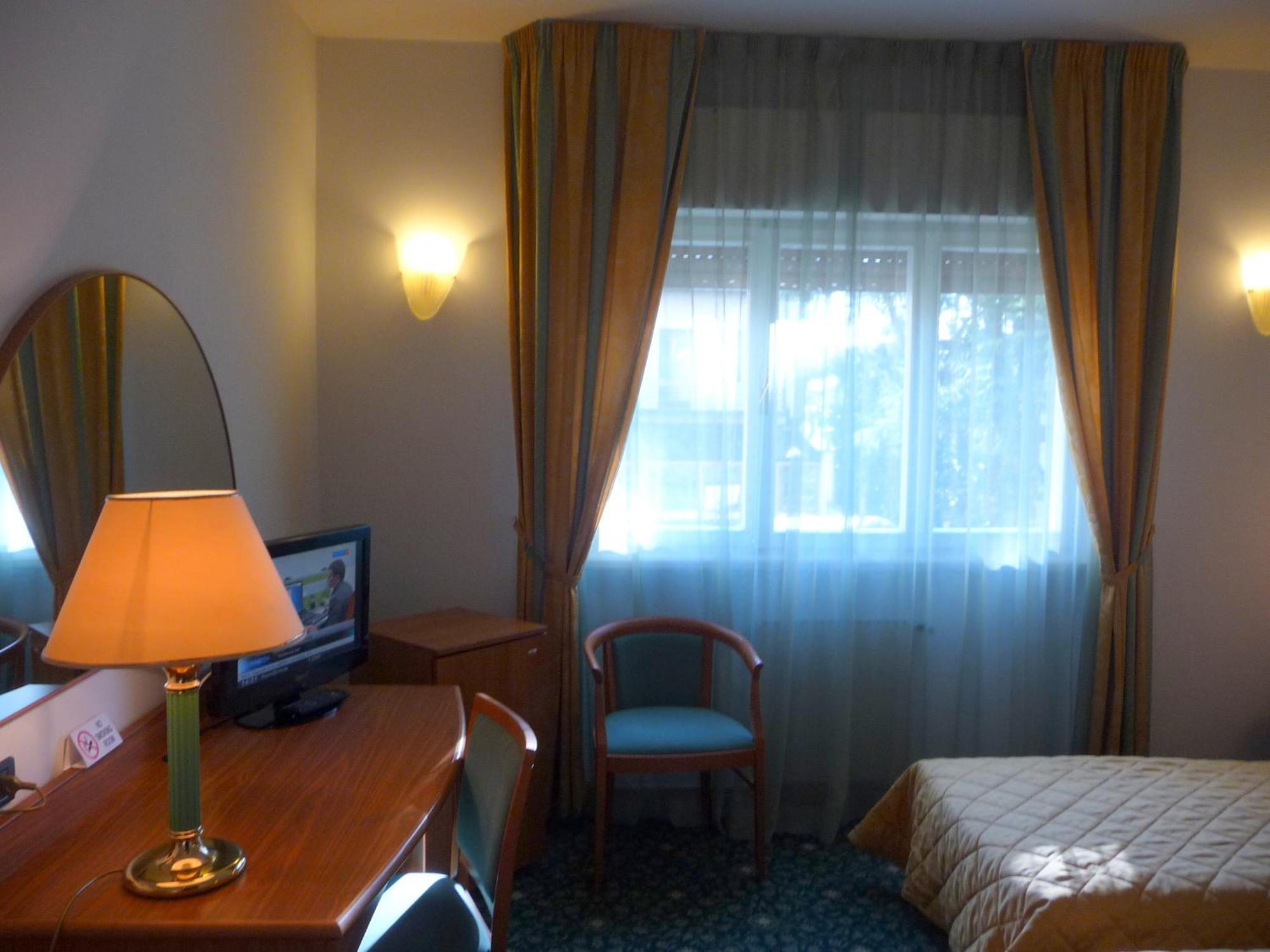 Hotel Cristallo أوديني المظهر الخارجي الصورة