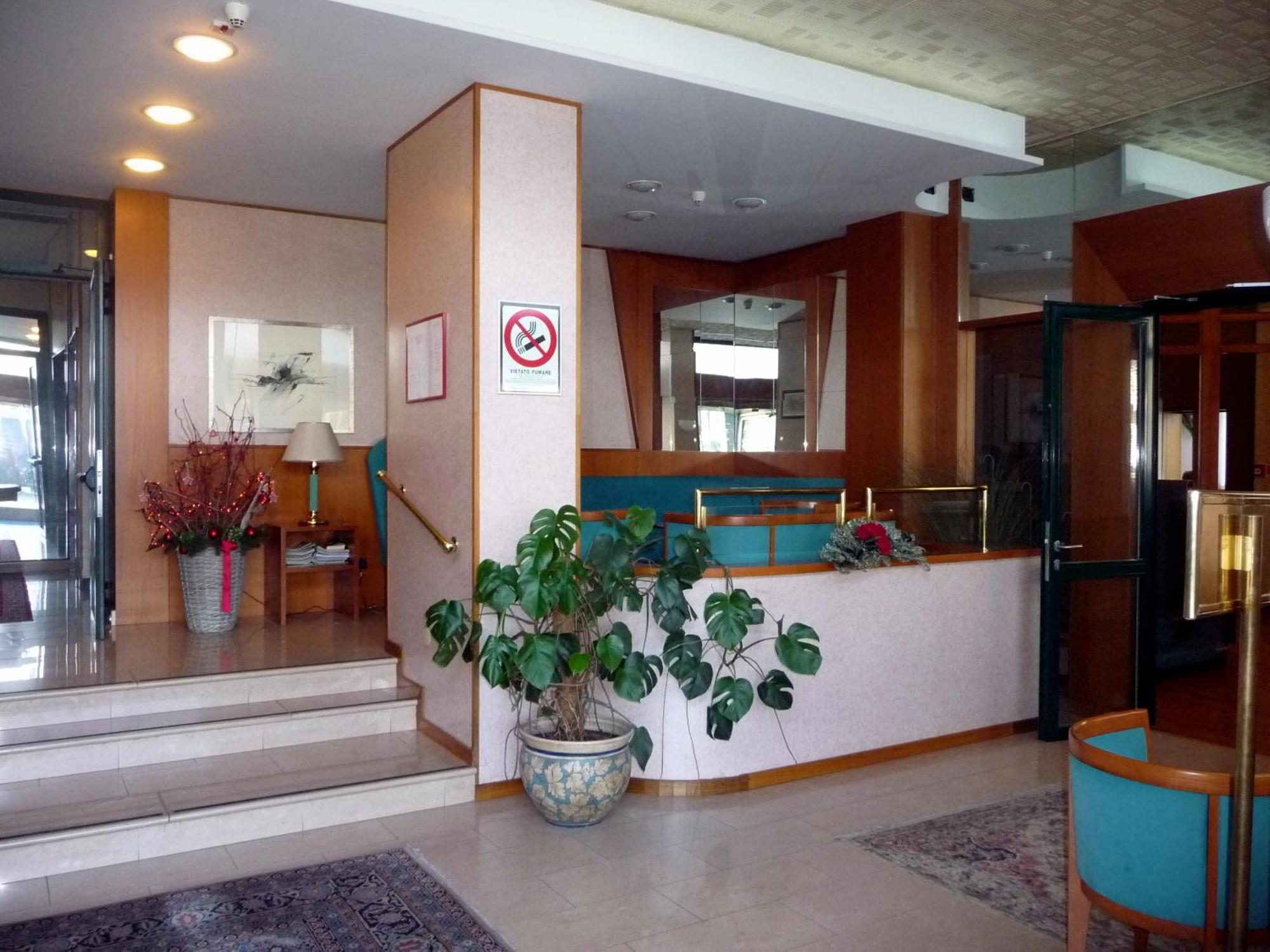 Hotel Cristallo أوديني المظهر الخارجي الصورة