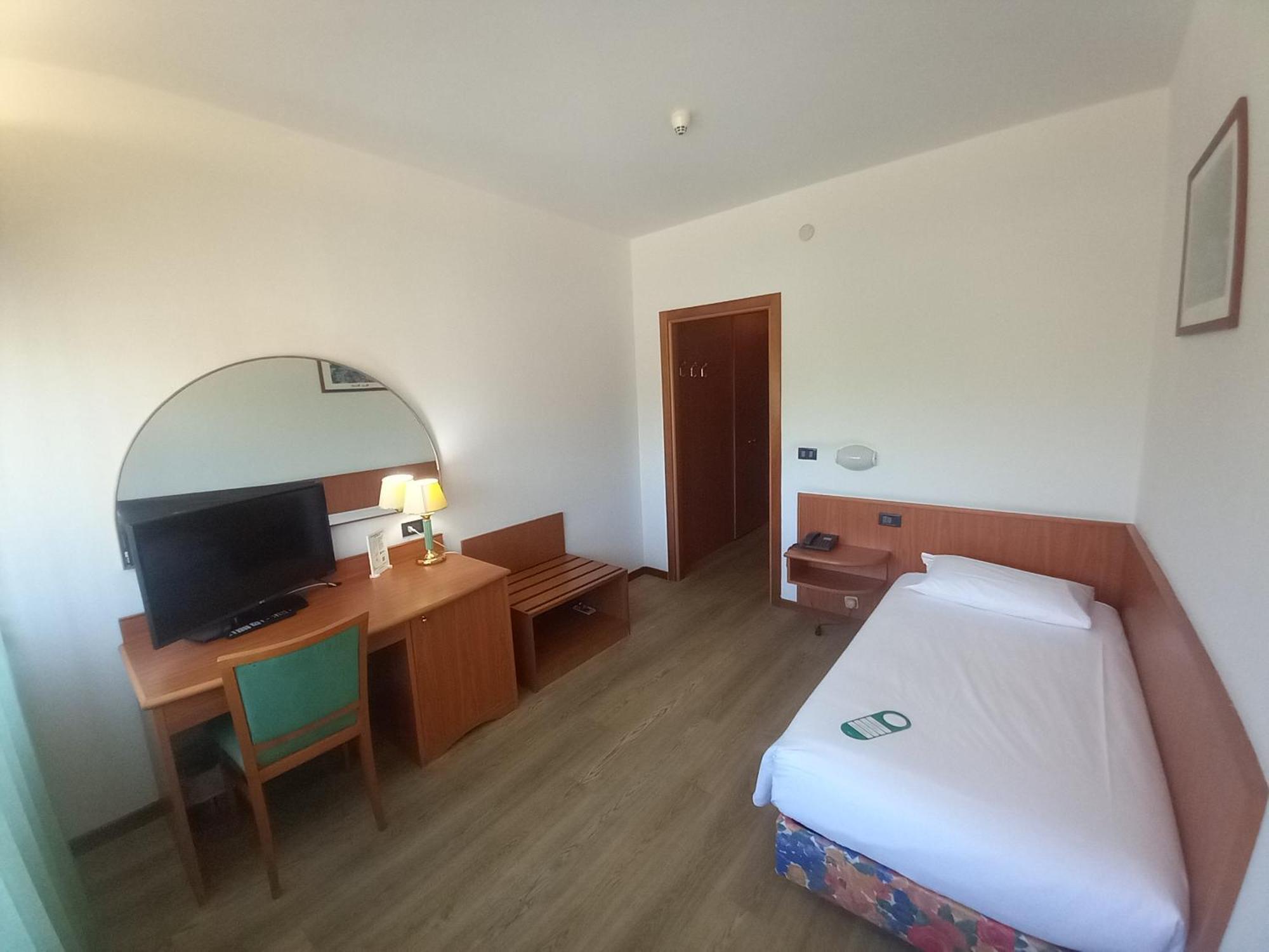 Hotel Cristallo أوديني المظهر الخارجي الصورة