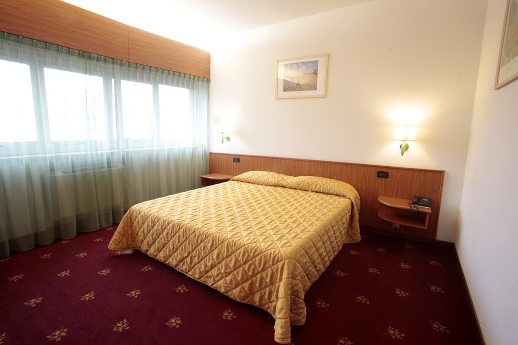 Hotel Cristallo أوديني المظهر الخارجي الصورة