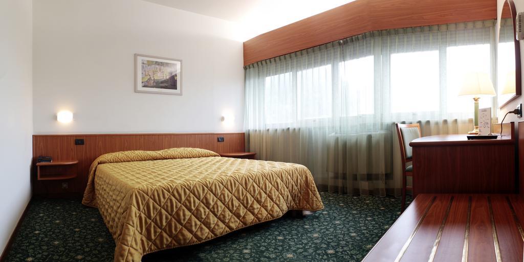 Hotel Cristallo أوديني المظهر الخارجي الصورة