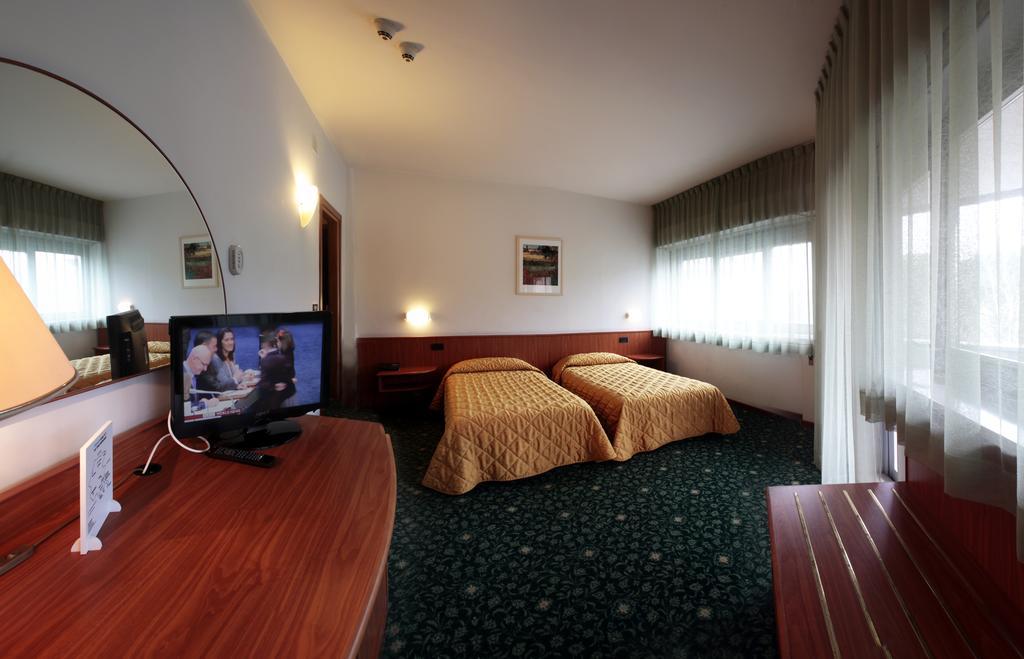 Hotel Cristallo أوديني المظهر الخارجي الصورة