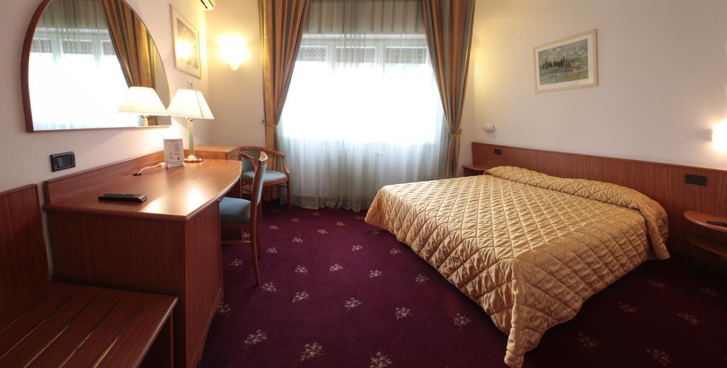 Hotel Cristallo أوديني المظهر الخارجي الصورة